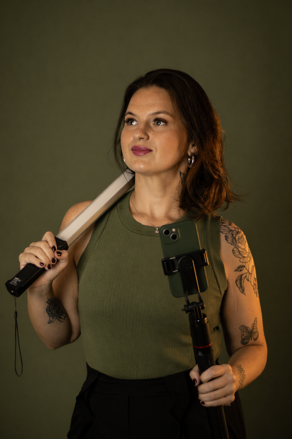 Retrato de Bia Bassani durante uma captação de conteúdo